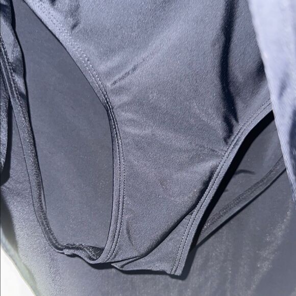 Women's black swim Skort large like new - Picture 3 of 5